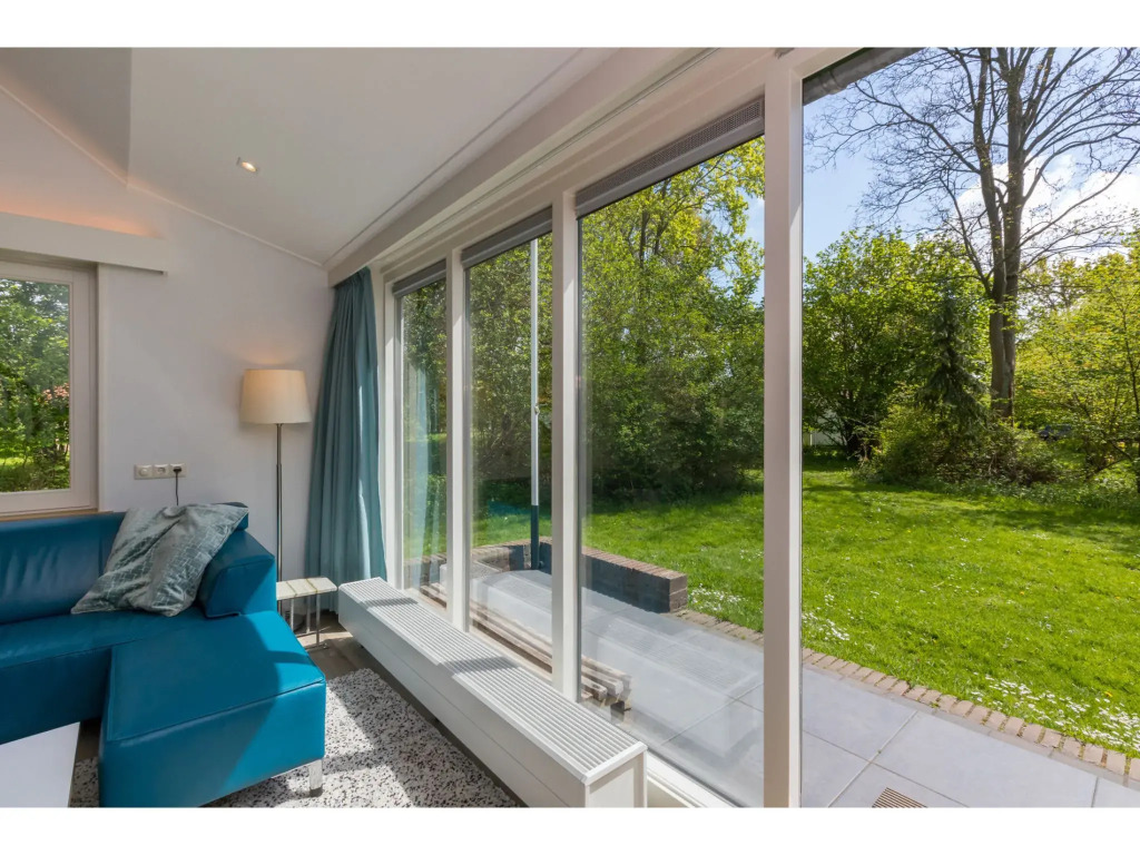 Appealing holiday home in Vrouwenpolder with garden