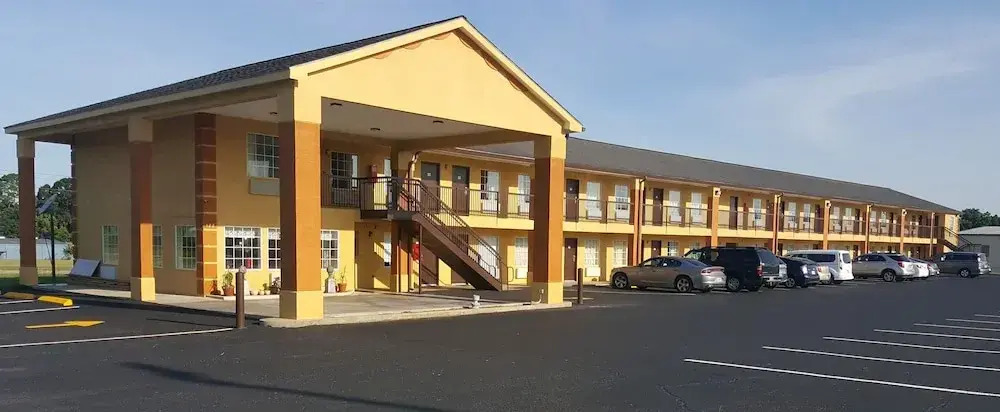 Super 8 Pelham