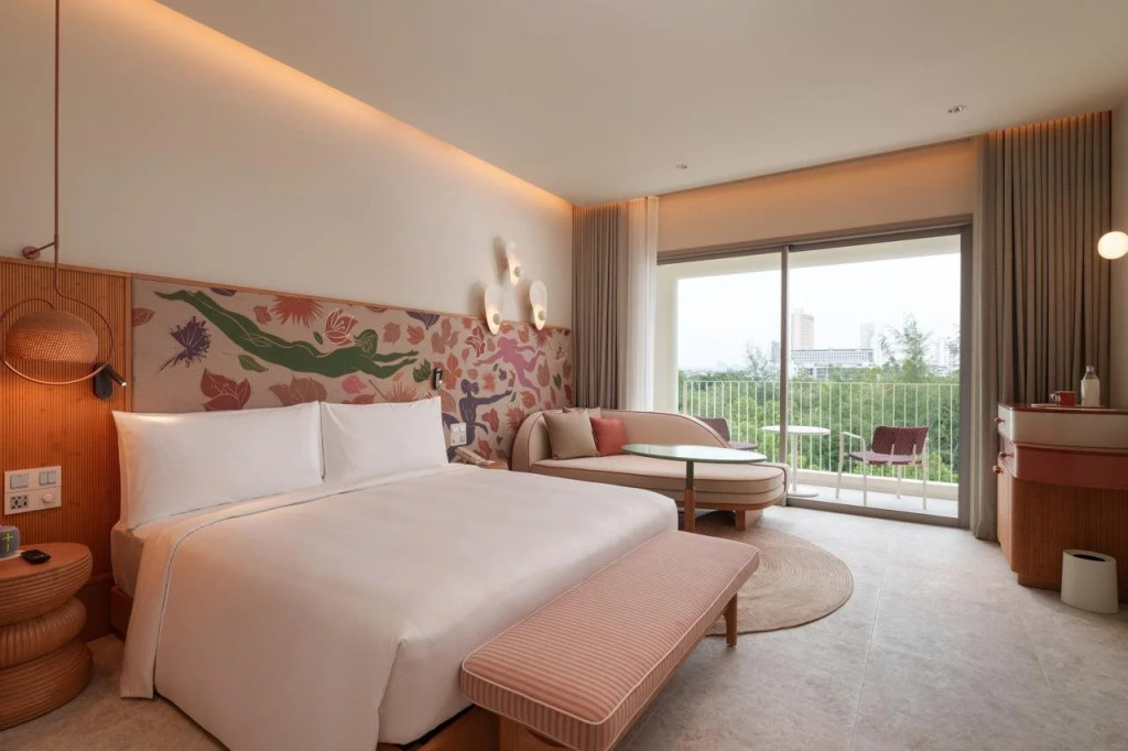 The Standard, Pattaya Na Jomtien