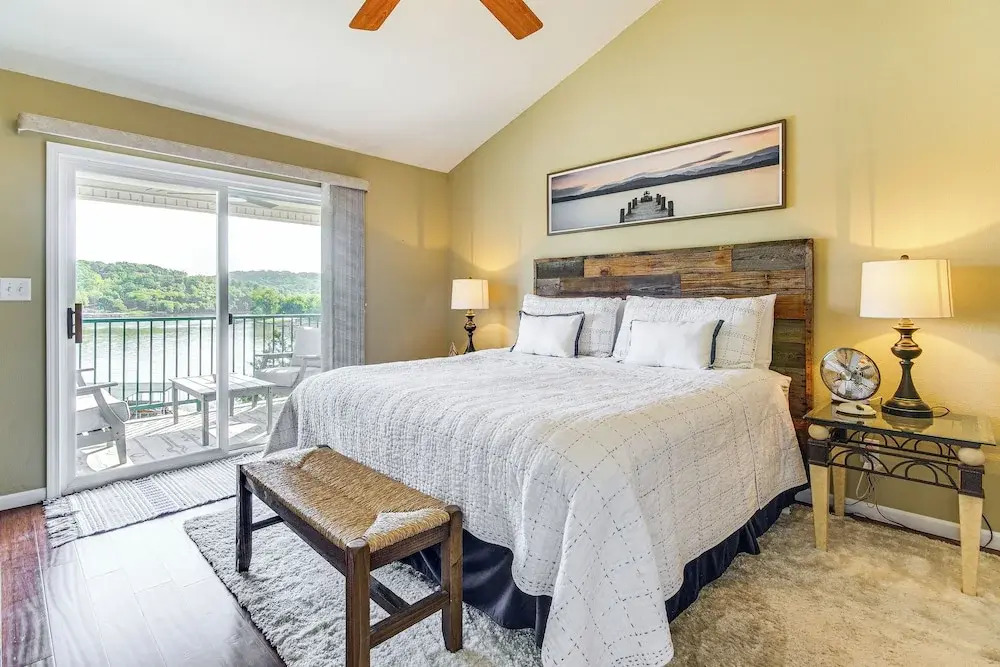 On-site Lake of the Ozarks Access: Camdenton Condo