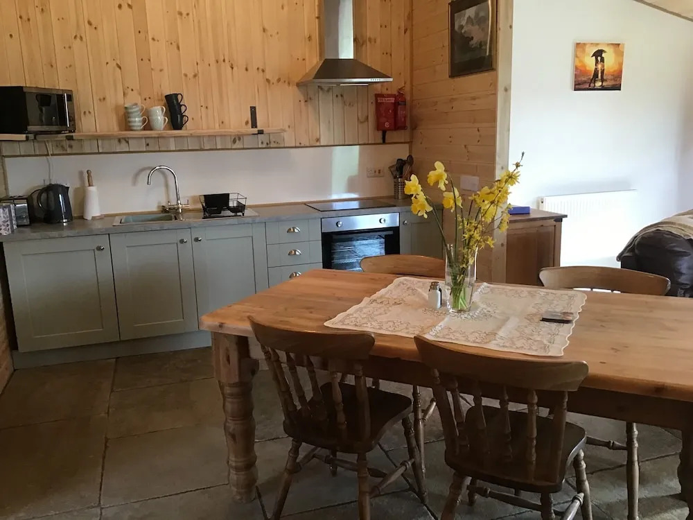 1 Bed Lodge-sleeps 4-pet Friendly-free Parking