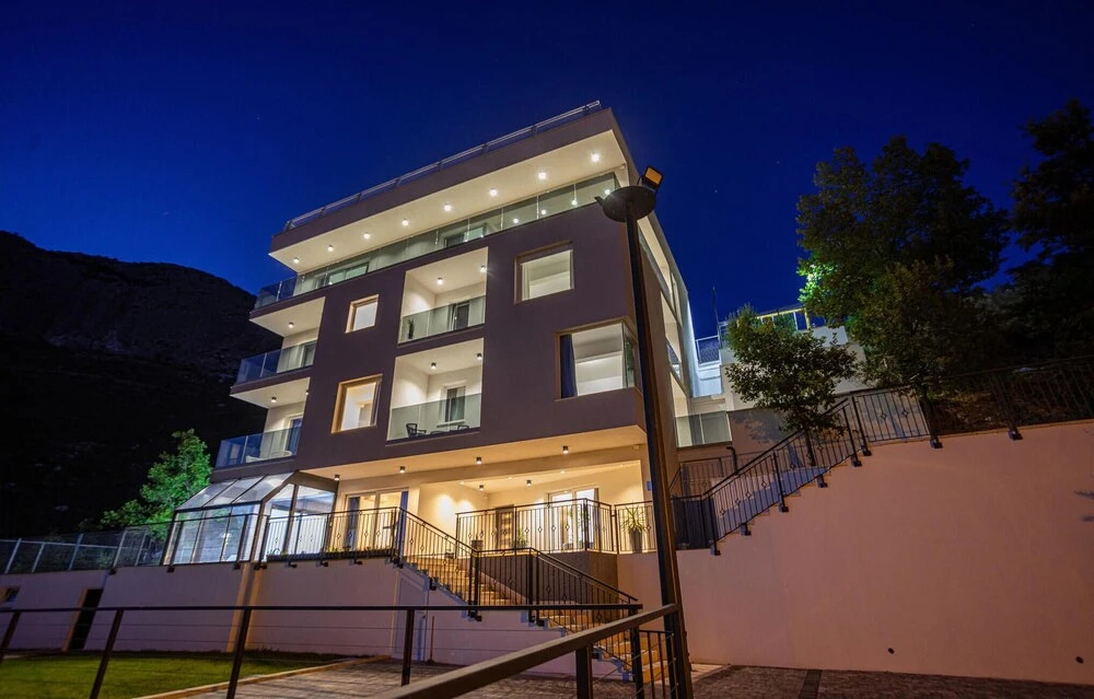 Beautiful Home in Zrnovnica With 8 Bedrooms, Wifi and Indoor Swimming Pool