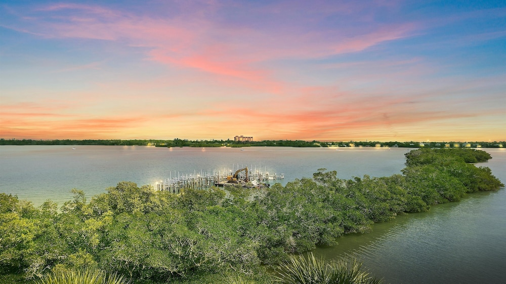 Siesta Pearl 2 Bedroom Condo