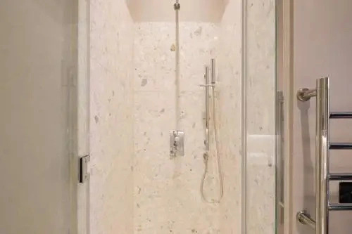 Chill Oxford Street 2Br - Netflix & Natural Light