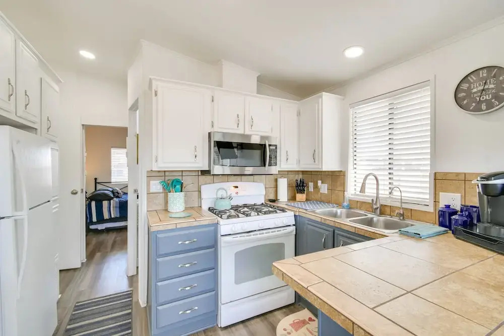 Lake Havasu Cottage: Mountain Views & Beach Access