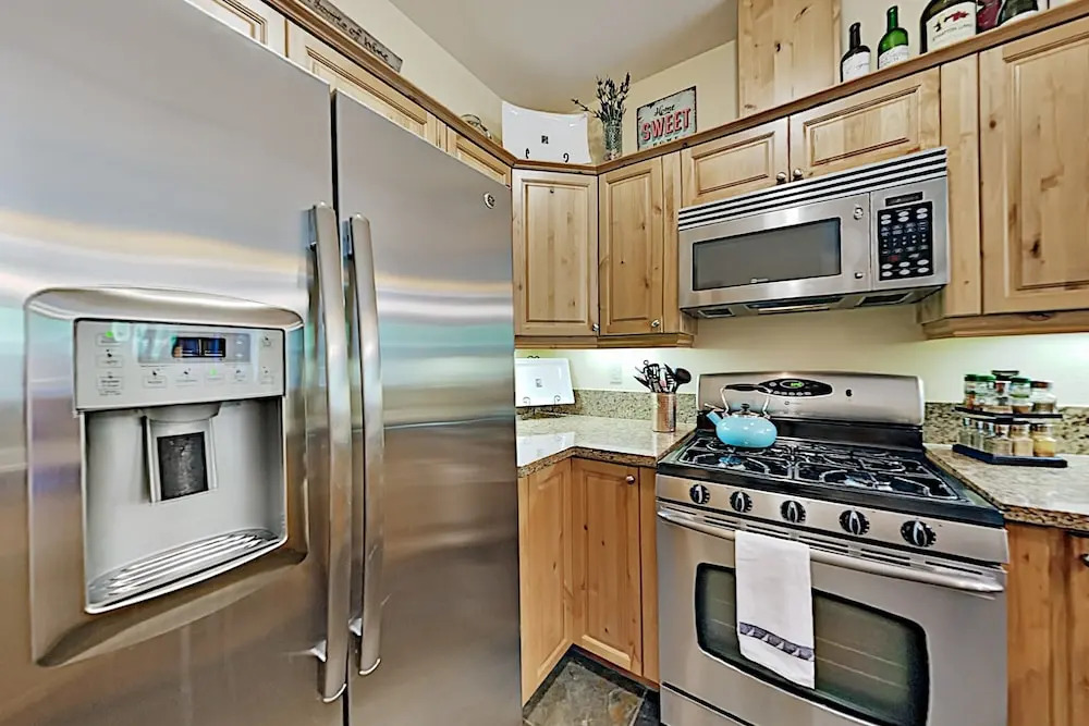 10917cin 2 Bedroom Condo