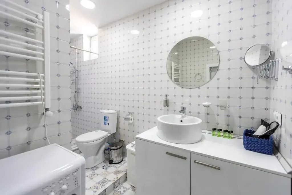 2 Bedroom Apartment Behind Opera House
