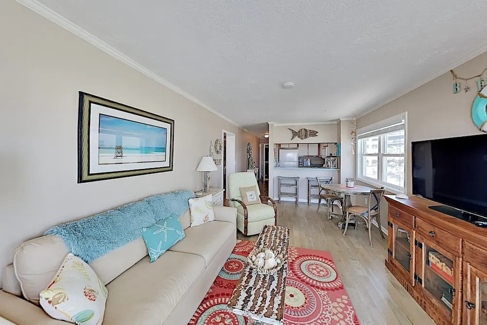 End-unit Ocean Pier W/ Ocean Views & Pool 2 Bedroom Condo