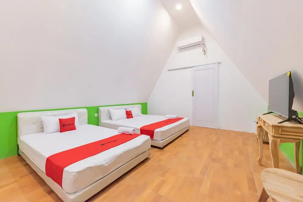 RedDoorz Syariah Plus Near Sukabumi Station