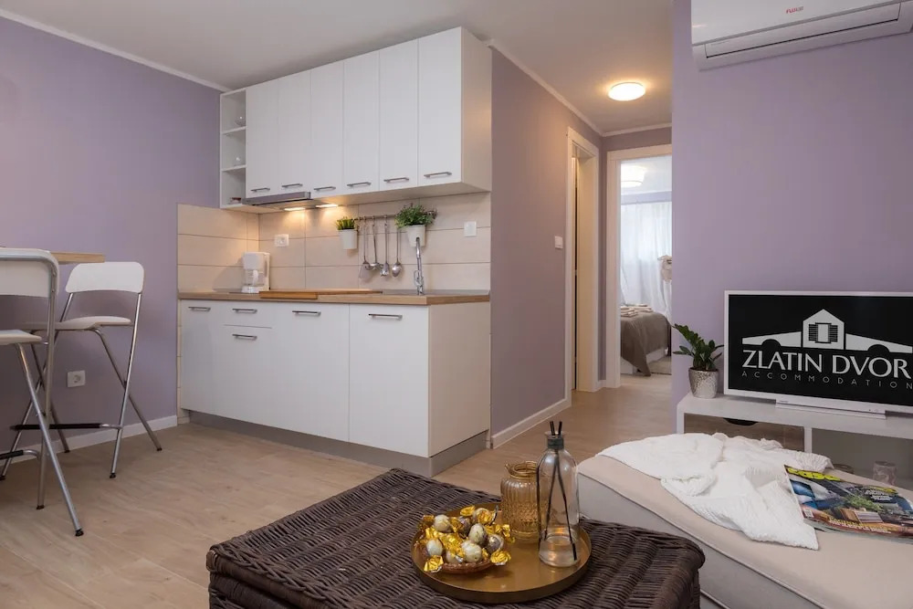 Apartments Zlatin Dvor