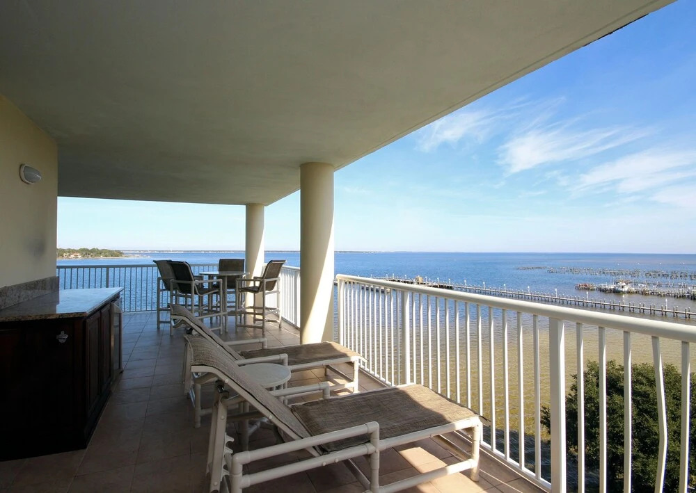 Heron 603 - 3 Br condo by RedAwning