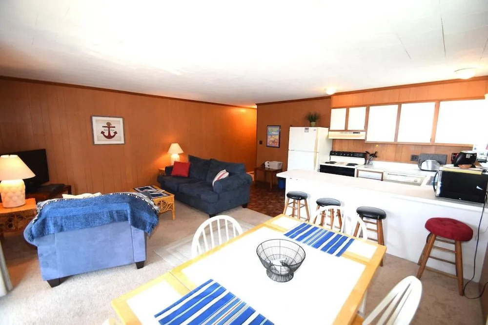Lazy Days 4 2 Bedrooms 1.5 Bathroom Condo