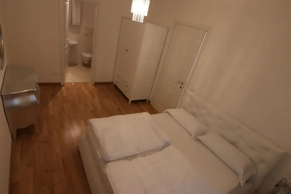 The charmant apartment with lake view