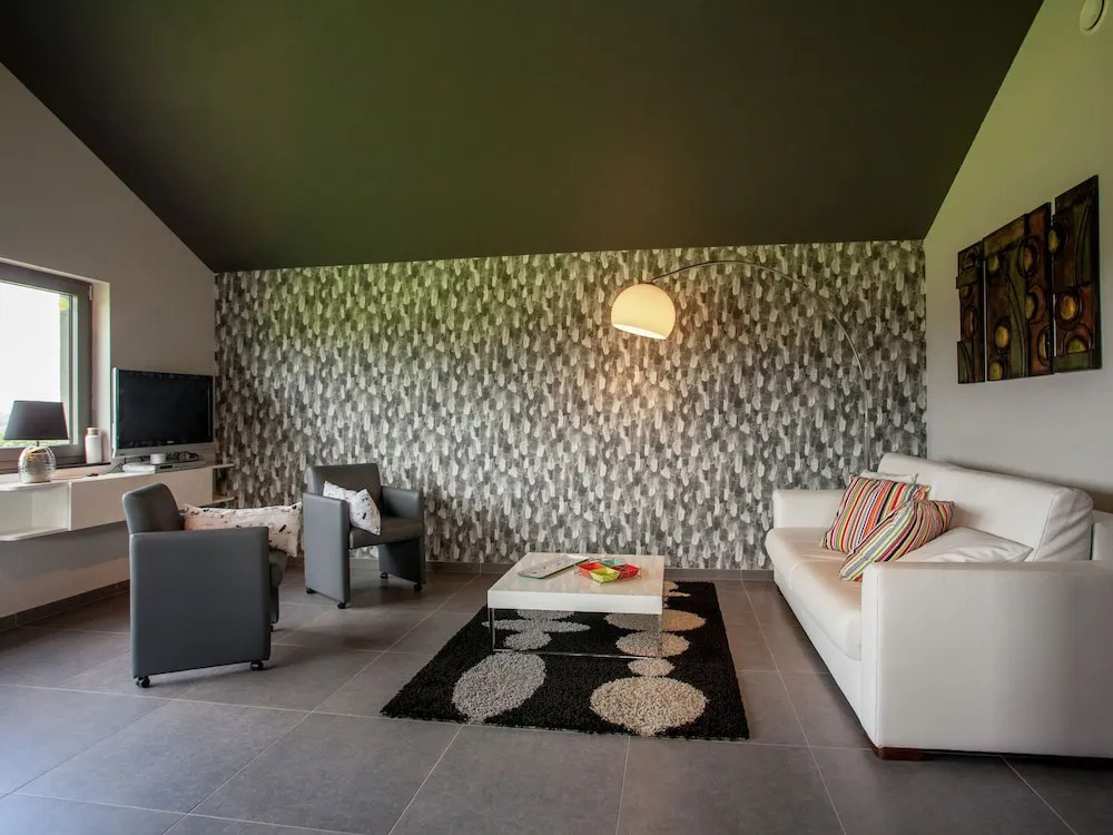 Lush Holiday Home with Private Swimming Pool in Tenneville