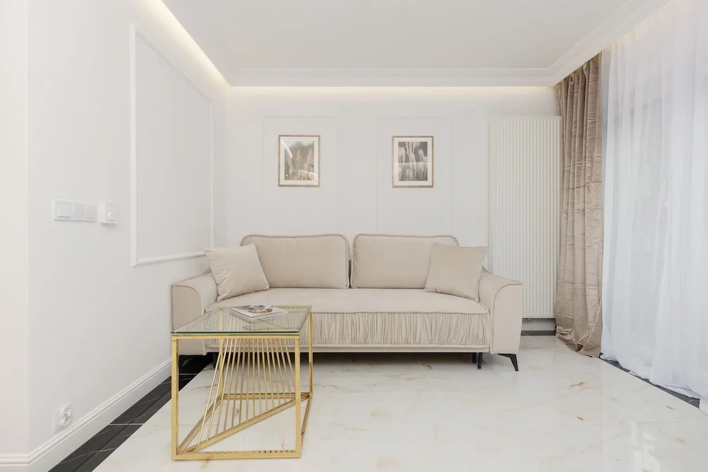 Glamour Studio by Renters Prestige