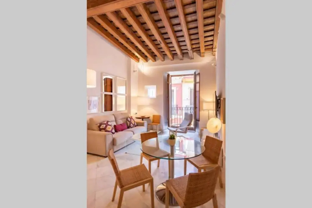 Hernando Colon Deluxe Suite by Valcambre