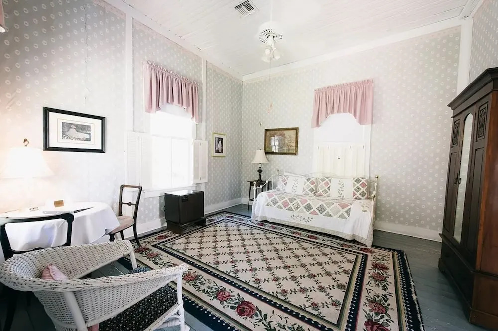 The Inn At Salado