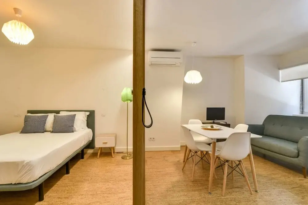 New Apartment With Easy Access in Traditional Area of Lisbon