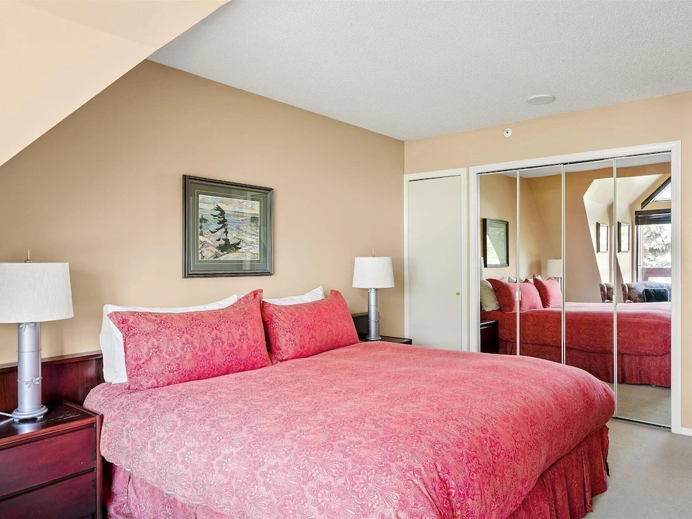 Glacier Suite at Snowberry