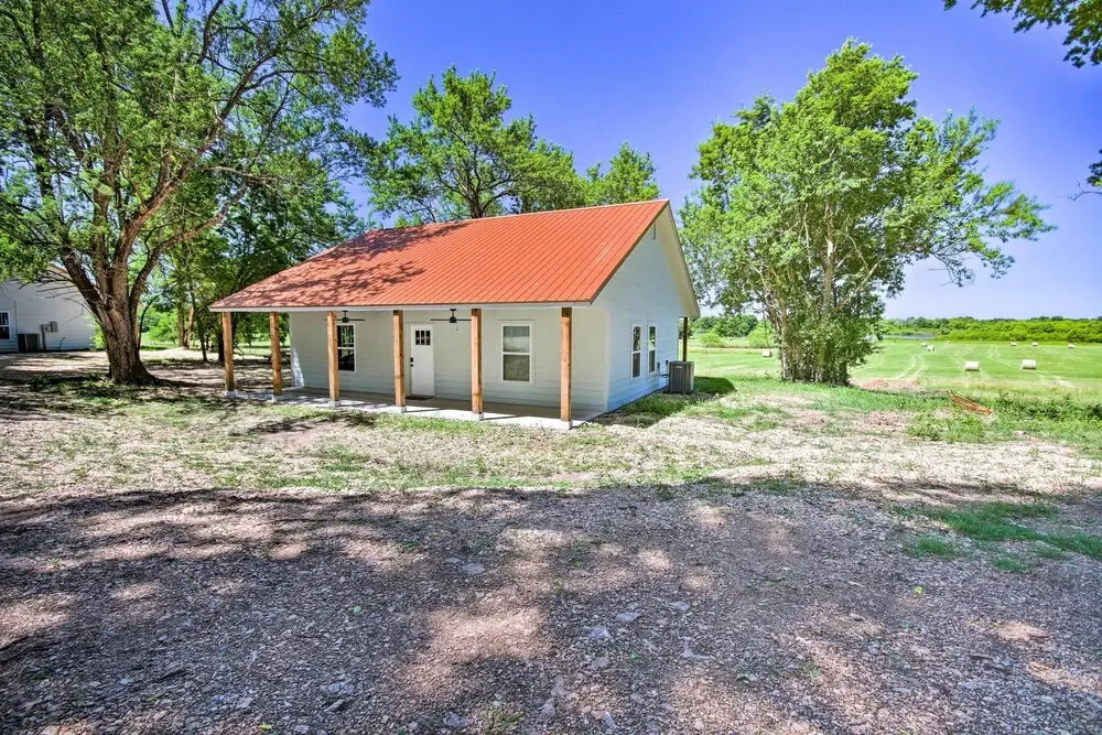Peekaboo Water Views: Lake O' the Cherokees Cabin
