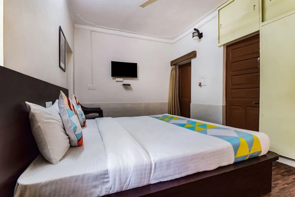 OYO 11874 Home Cozy Stay Goverdhan Villas