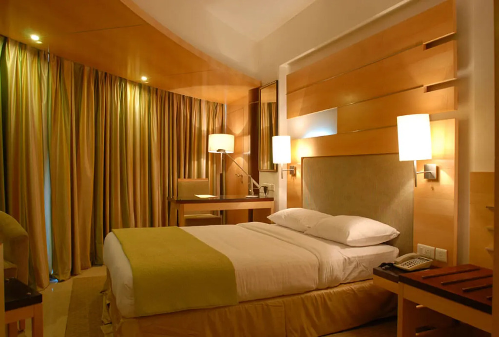 Peninsula Grand