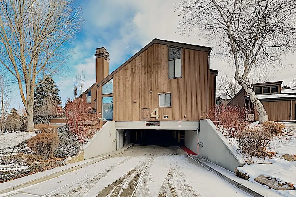New Listing! Chic W/ Pool - Walk To Lifts 2 Bedroom Condo