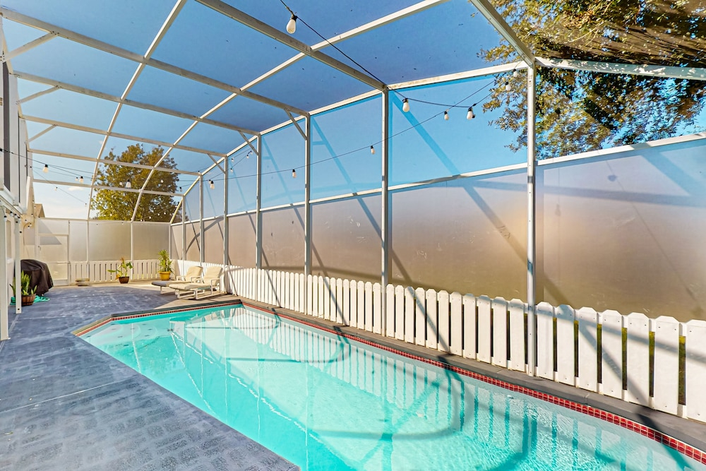 Spacious Dog-friendly Home W/private Pool, Pong Pong, Near Disney