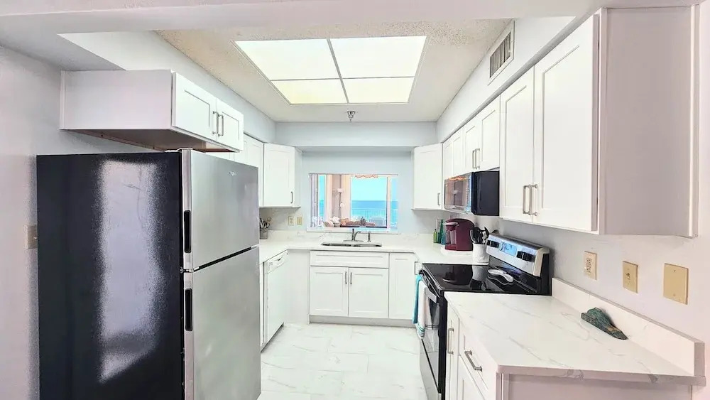 Surfclub Retreat 6th Floor Penthouse Corner! Wraparound Balcony! Ocean Views!