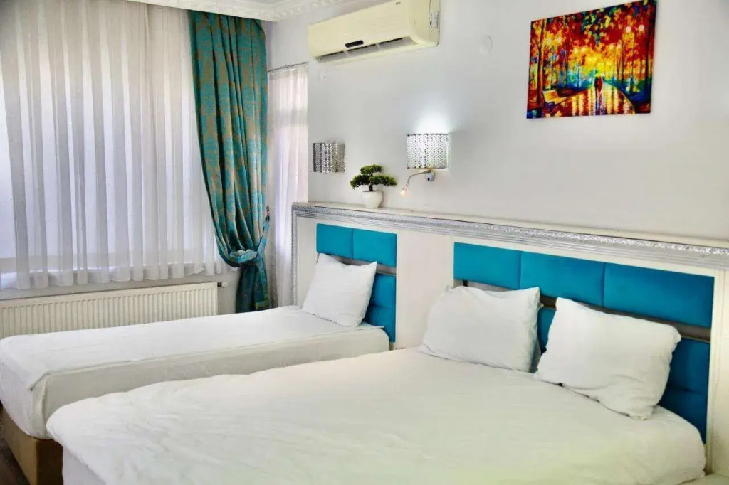 Fish Gold Apart Suites