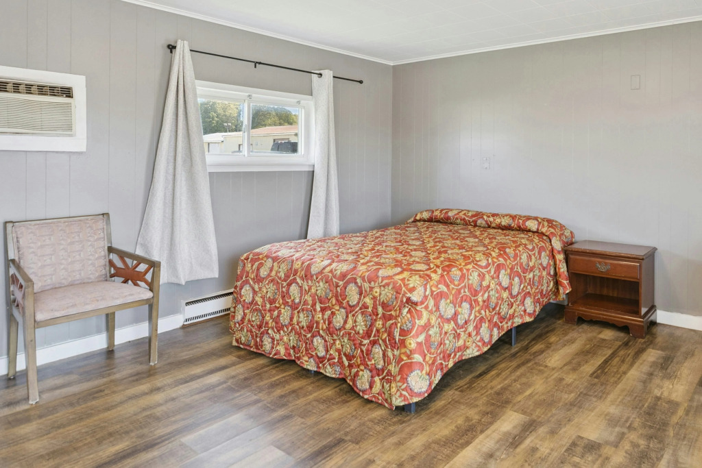 Currys Motel by OYO Saginaw MI