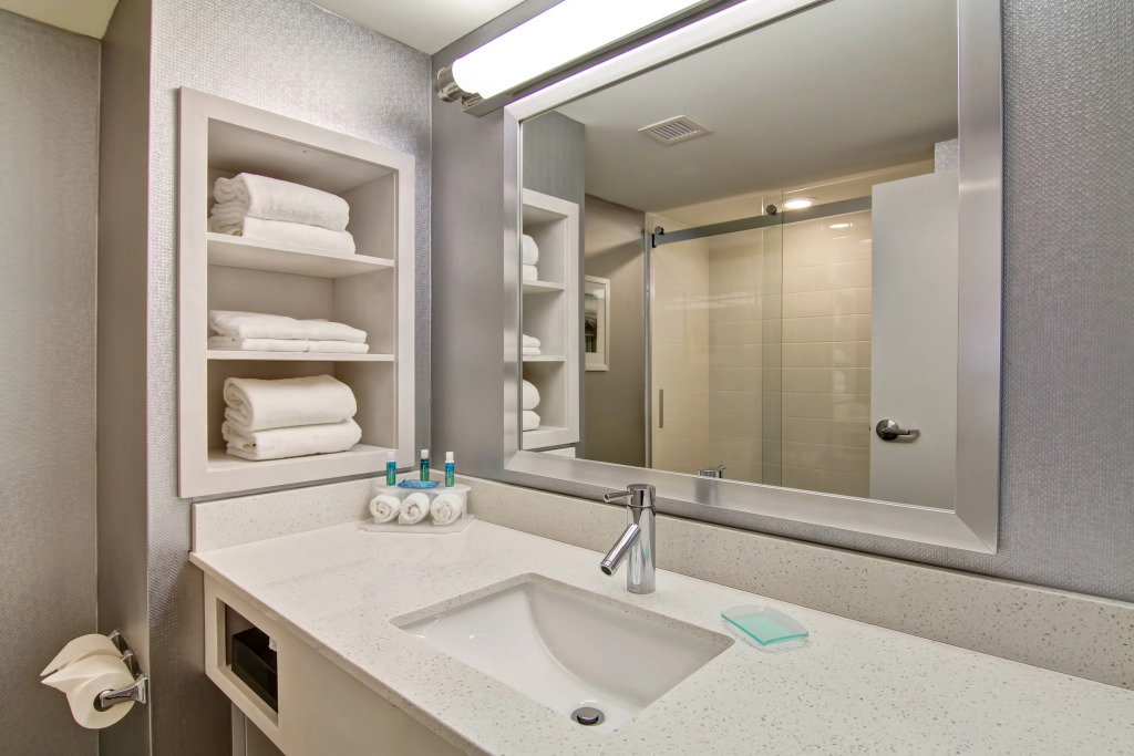 Holiday Inn Express & Suites Oshawa Downtown - Toronto Area by IHG