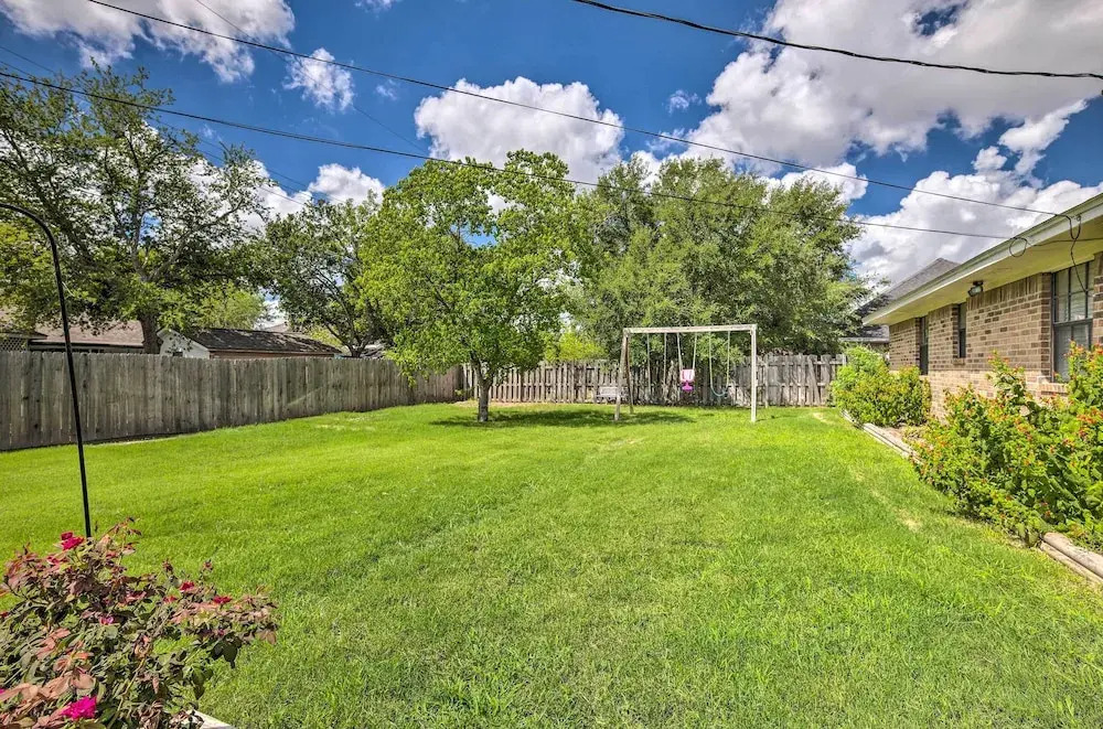 Pet-friendly Bryan Home < 5 Mi to Texas A & M!