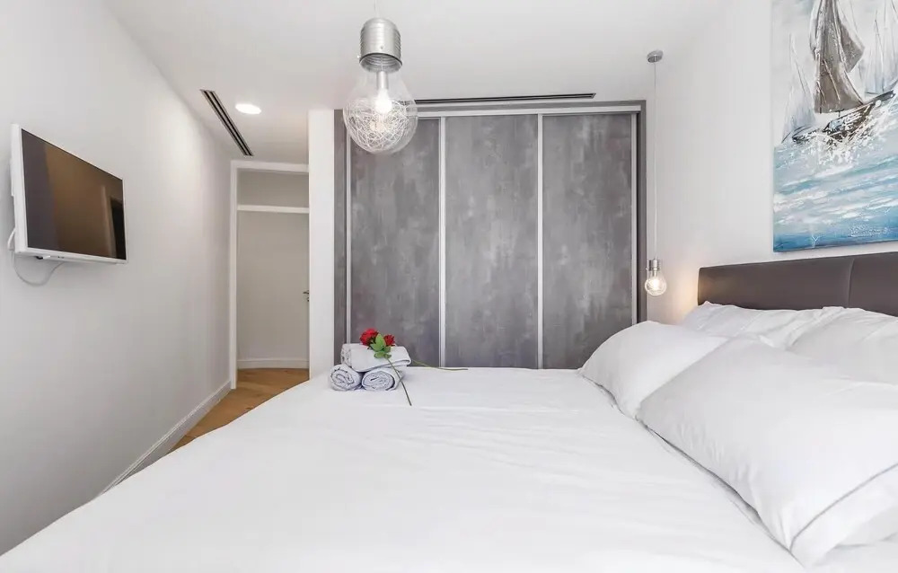Stunning Home in Lun With 4 Bedrooms, Wifi and Outdoor Swimming Pool