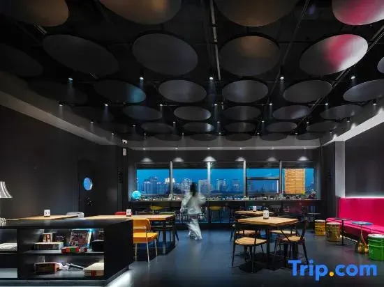 Youshi Hostel (CBD International Exhibition Center Zhongyi West Road Subway Station)