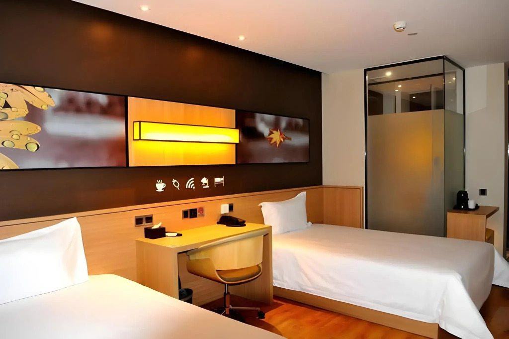 IU Hotel Chengdu Pengzhou Municipal Government Branch