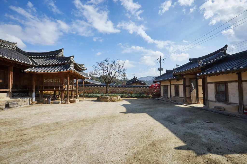 Geochang Choongsindang Donggae Jeongon Gotek