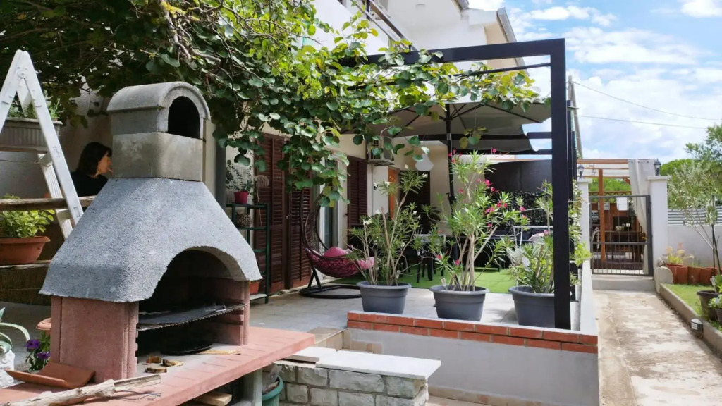Apartment near centar for 2+1 at Pula, with garden and free parking