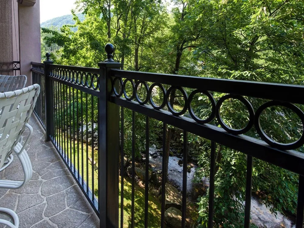 Roaring Romance - Two Bedroom Condo