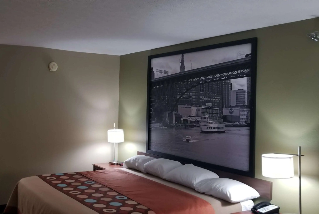 Super 8 by Wyndham Bellefontaine