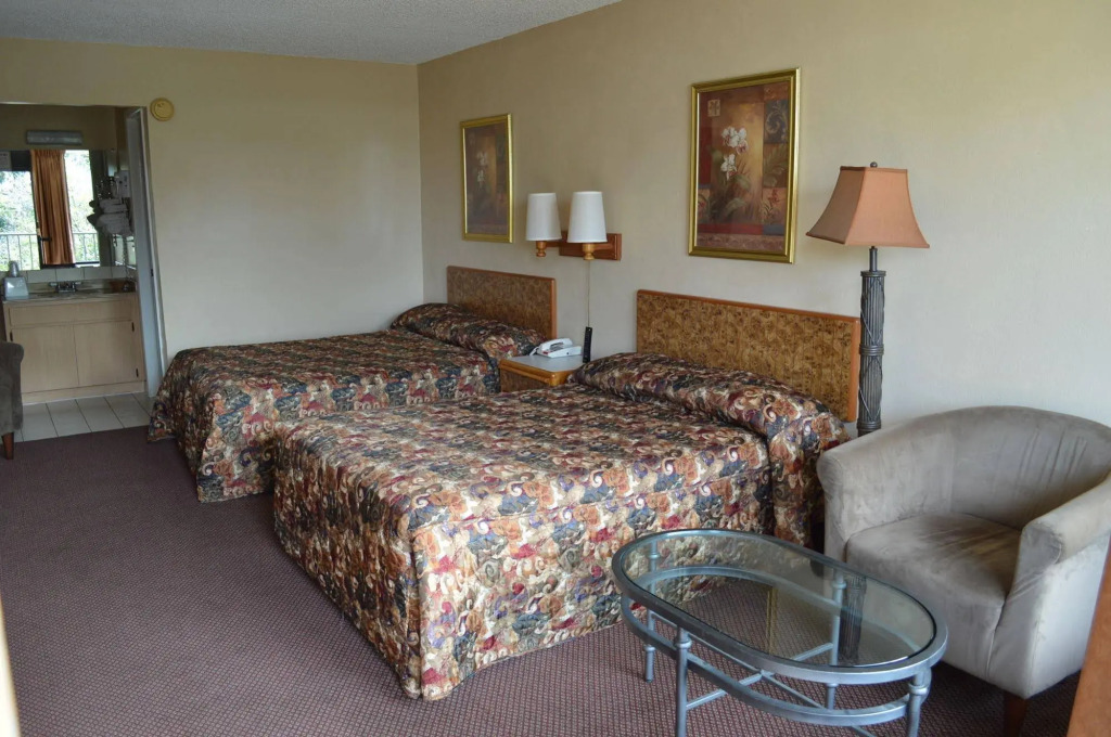 Tarpon Shores Inn