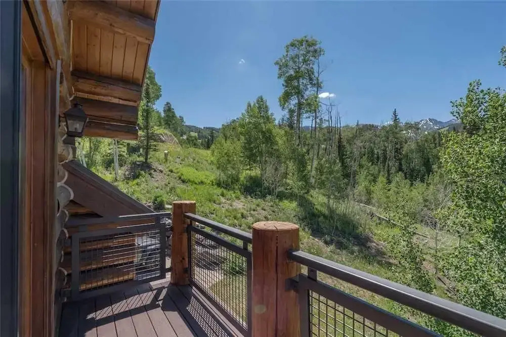 Slopeside Lodge