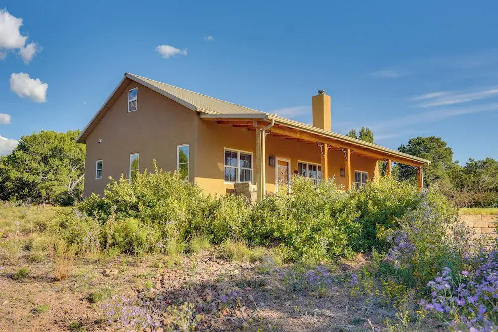 Hidden Santa Fe Gem - Nestled in Tesuque Hills!