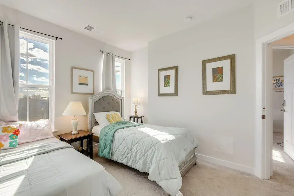 Townhome at Laurel Park: Modern & Spacious Getaway