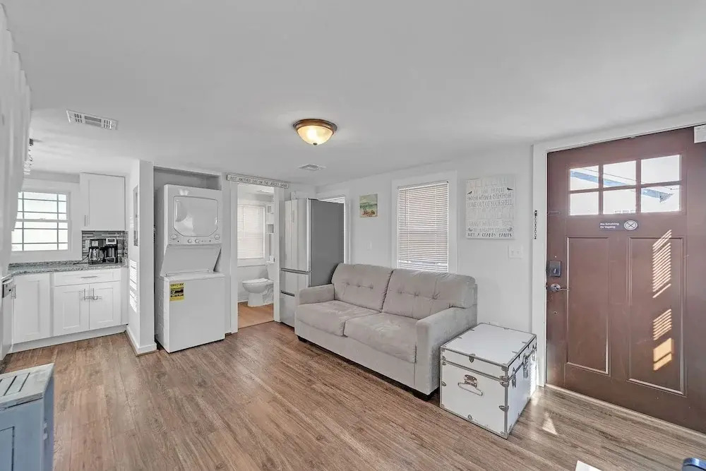 Charming 2-br Home, 4 Blocks To The Boardwalk 2 Bedroom Home