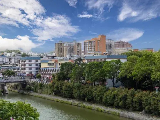 Baoting Xinghe Boutique Hotel