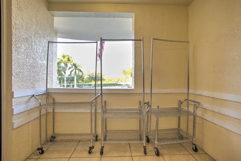 Private Balcony & Pool Access: Bayfront Retreat