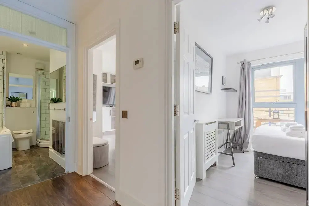 Bright 2 Bedroom Flat in Lambeth With Balcony