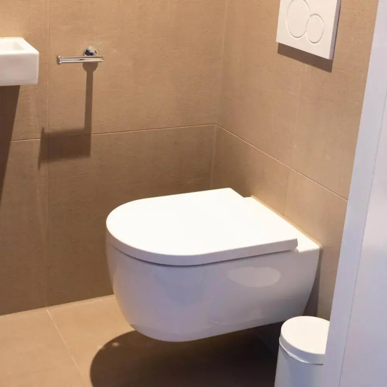 Comfortable and Modern Furnished Holiday Home, Sleeps 6, Wifi on Quiet Holiday Park Close to Beach, Woods and Dunes