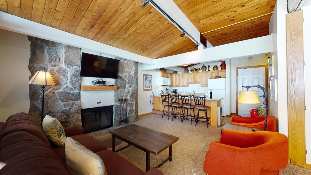 Laurelwood Condominiums Studio Premier Unit 415
